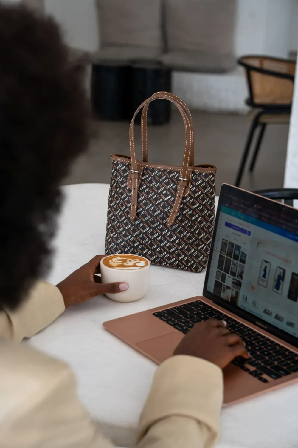 BELLA MINI TOTE BAG - BLACK/TAN — الصورة 2